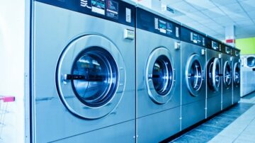 Nieprzyjemny zapach z pralki – jak się go pozbyć i co go powoduje?