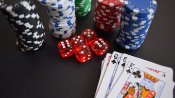 Poker dla początkujących – zasady gry i pierwsze rozdania