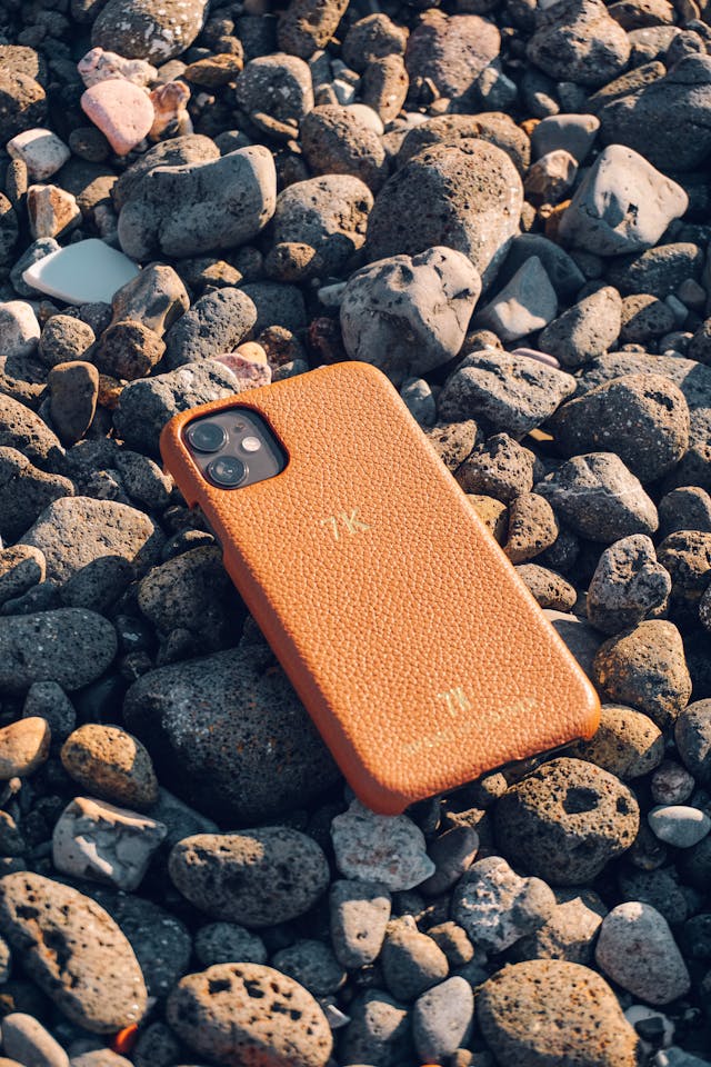 Telefon dla budowlańca – 10 najbardziej wytrzymałych pancernych modeli