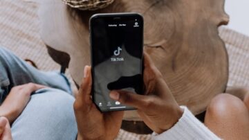 Jak zarabiać na TikToku? Skuteczne pomysły na szybki zarobek w popularnej aplikacji