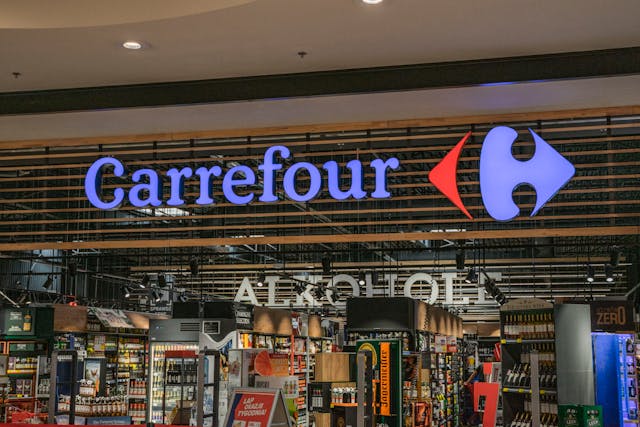 Carrefour przyspiesza na kluczowych rynkach i zawiera strategiczny sojusz zakupowy