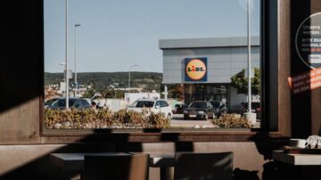 Biedronka i Lidl rekrutują – tysiące ofert i różnice w pensjach
