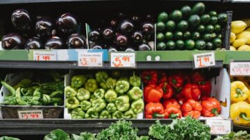 Biedronka kusi rabatami. Weekendowe promocje sięgają 50 procent