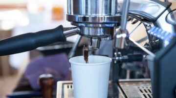 Ekspres za 799 zł, odkurzacz z LED-ami i wyciskarka z wkładką do sorbetów. Lidl rusza z promocją na małe AGD