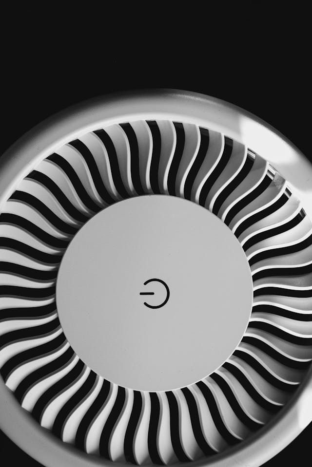 Czy oczyszczacz powietrza eliminuje kurz i na co zwrócić uwagę przy wyborze?