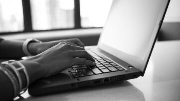 Jak włączyć klawiaturę w laptopie? Co zrobić, gdy nie działa?