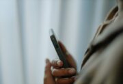 Telefon z dobrym aparatem do 2500 zł – ranking smartfonów do zdjęć
