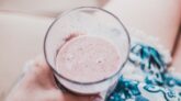 Przepisy na smoothie z blendera — 5 pomysłów na zdrowe koktajle