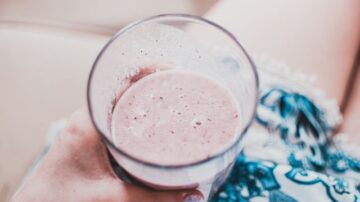 Przepisy na smoothie z blendera — 5 pomysłów na zdrowe koktajle