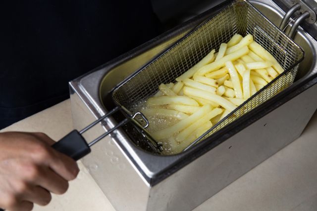 Frytkownica beztłuszczowa – przepisy na smaczne i szybkie dania